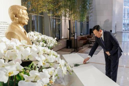 롯데, 대규모 조직 개편 후 첫 VCM…중장기 전략 점검