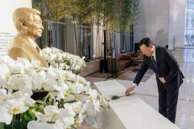 Lotte chair calls for quality-growth pivot as petrochemicals and retail falter