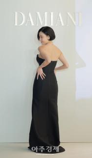 [포토] 화사, 수줍게 뒤태 공개