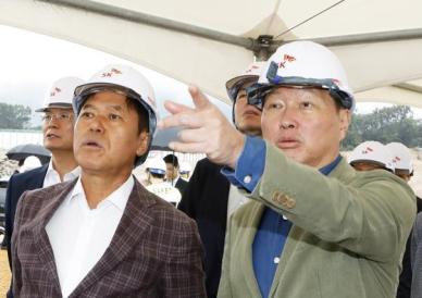 최태원 회장의 AI에 진심 통했다… SK그룹 시총 190% 급증, AI 플랫폼으로 진화