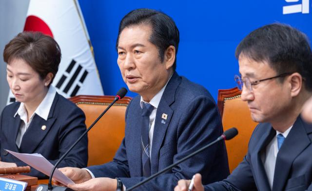 정청래 더불어민주당 대표가 지난 12일 국회에서 열린 최고위원회의에서 발언하고 있다 사진연합뉴스