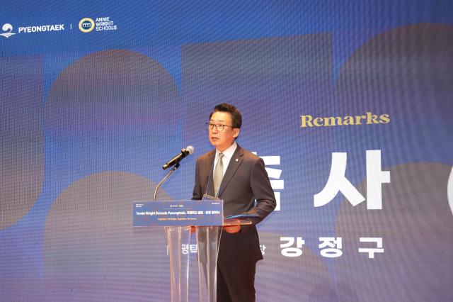 강정구 의장이 애니라이트 스쿨 설립·운영 협약식에서 축사를 하고 있다 사진평택시의회