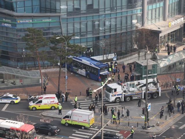 About a dozen injured as bus crashes onto sidewalk in Seoul
