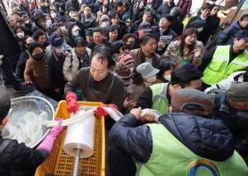 Giant rice cake prepared by locals ahead of Lunar New Year