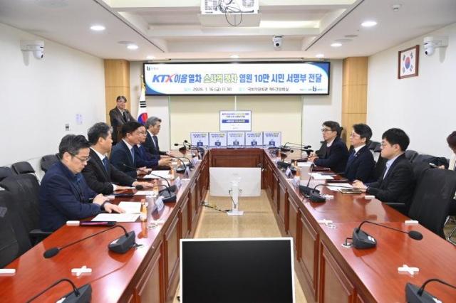 부천시는 서명부에 담긴 시민들의 뜻이 정책에 반영될 수 있도록 지속적인 협조와 관심을 당부했다 사진부천시