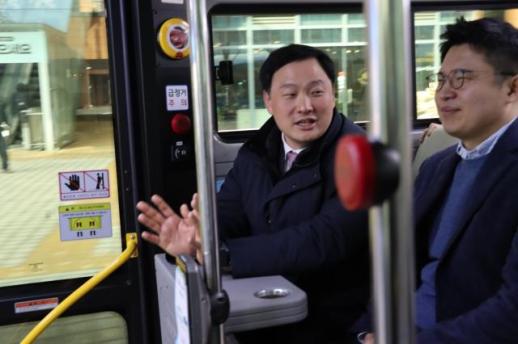 고준호 의원, 파주시 자율주행 도입 위한 경기도 자율협력주행버스 시승