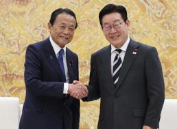 李 한·일 정치인 교류 중요…아소 전 日 총리 정상 간 합의 큰 의미