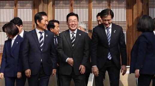 아소 다로 전 일본총리 한국 핵추진 잠수함은 안보의 새 본보기