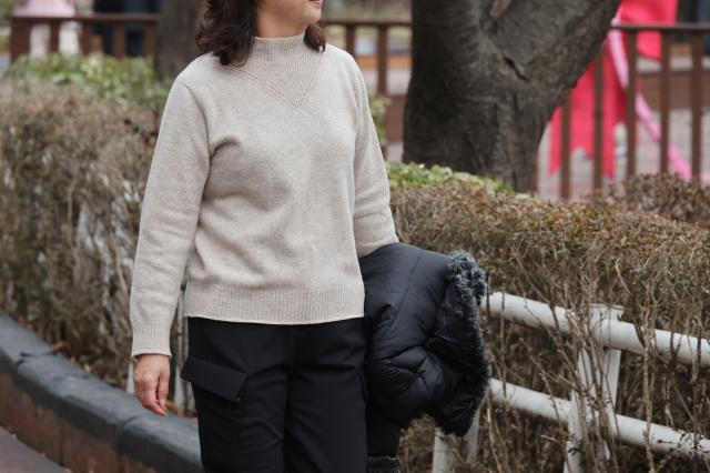 포근해진 날씨
    서울연합뉴스 임화영 기자  기온이 영상권을 회복한 14일 서울 송파구 석촌호수에서 한 시민이 외투를 벗고 산책하고 있다 2026115
    hwayoung7ynacokr2026-01-15 135212
저작권자 ⓒ ㈜연합뉴스 무단 전재 재배포 금지 AI 학습 및 활용 금지저작권자 ⓒ ㈜연합뉴스 무단 전재 재배포 금지 AI 학습 및 활용 금지