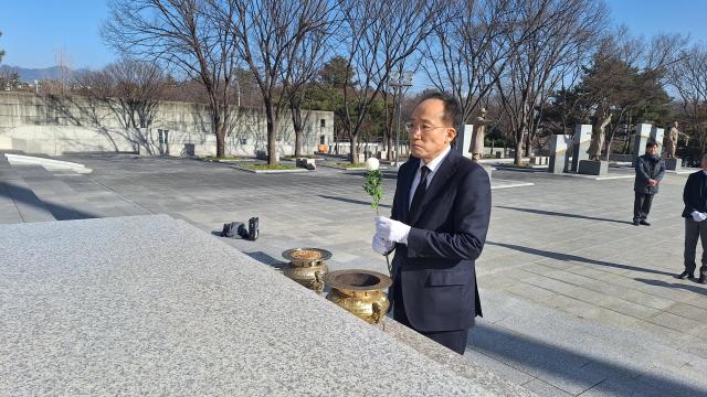 대구경북항일독립운동기념탑과 광복회에 6‧3지방선거 대구시장 출마를 선언한 추경호 국민의힘 의원이 지난 16일 방문했다 사진이인수 기자
