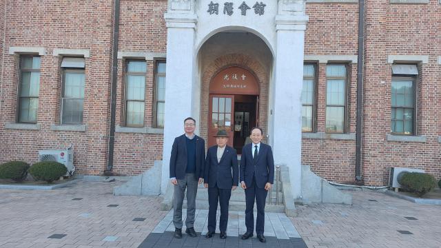 대구경북항일독립운동기념탑과 광복회에 6‧3지방선거 대구시장 출마를 선언한 추경호 국민의힘 의원이 지난 16일 방문했다 사진이인수 기자