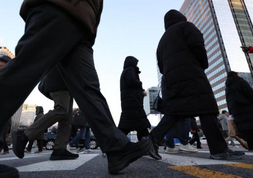 调查:近八成韩国上班族担忧AI加剧就业不平等