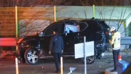 구리요금소 인근서 차량 가드레일 충돌…60대 여성 2명 사망