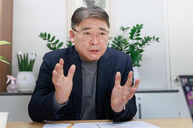 조성현 한국온라인쇼핑협회장이 19일 서울 영등포구 온라인쇼핑협회에서 아주경제와 인터뷰하고 있다 사진유대길 기자 dbeorlf123ajunewscom