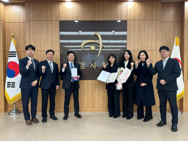 한국전력 감사실은 지난 16일 감사원이 선발하는 감사원 모범공직자 및 모범사례로 선정돼 국무총리 표창을 수상했다 사진한국전력