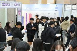 [아주사설 | 기본·원칙·상식] 쉬었음 청년 72만 명, 지원금이 아니라 정부의 일자리 설계 책임을 물어야