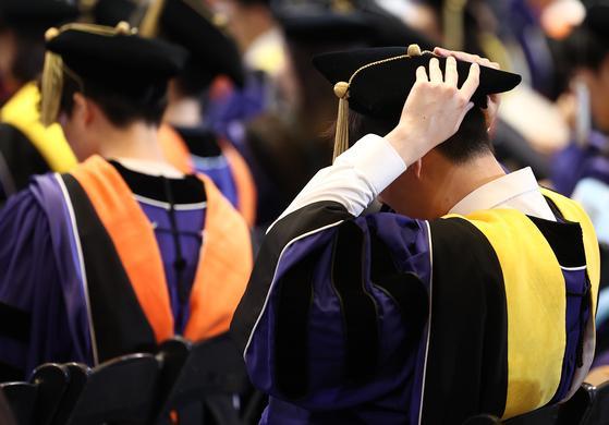 취업지연 1년에 임금 6.7% '뚝'…韓, 日 빙하기 세대 조짐