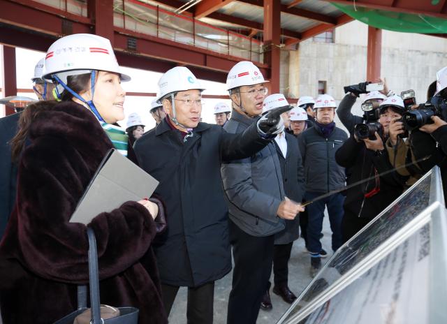 2026년 1월 13일화요일 유정복 인천광역시장이 청라국제도시에 조성 중인 스타필드청라 건설 현장을 방문해 사업 추진 상황을 점검했다  사진인천경제청