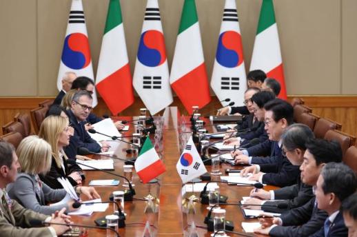 S. Korea, Italy agree to boost cooperation on AI and semiconductors