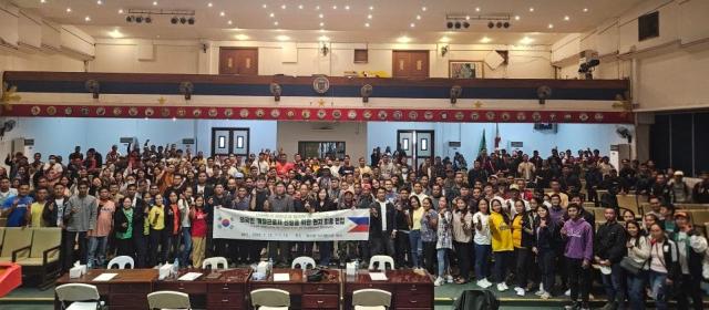 진안군이 필리핀에서 외국인 계절근로자 선발을 위한 면접을 벌이고 있다사진진안군