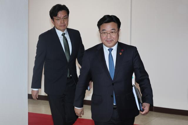 업무보고 이어 '정책+ 토론회' 개최...윤호중 장관, 실무자 소통 나선다