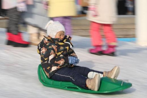 Snow sledding available along Seouls Han River