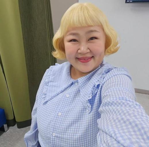 홍윤화, 다이어트 전과 후 사진 보니…주먹 쥐면 손등뼈 보여