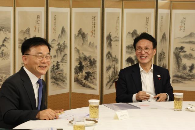 金총리 "초혁신경제로 올해 경제대도약 원년돼야…금융권 선도 중요"