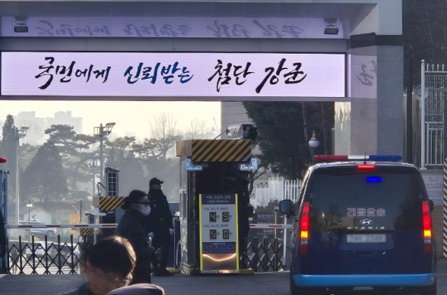 지난달 18일 서울 용산구 중앙지역군사법원 앞 사진연합뉴스