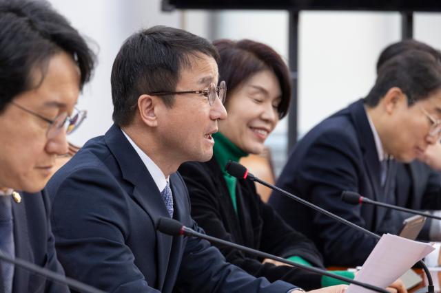 한병도 더불어민주당 원내대표가 20일 국회에서 원내대책회의에사 발언하고 있다 사진연합뉴스