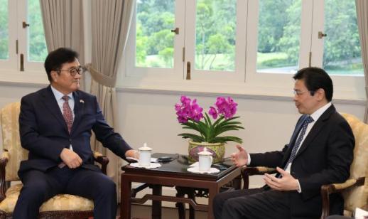 韩国国会议长禹元植会见新加坡总理