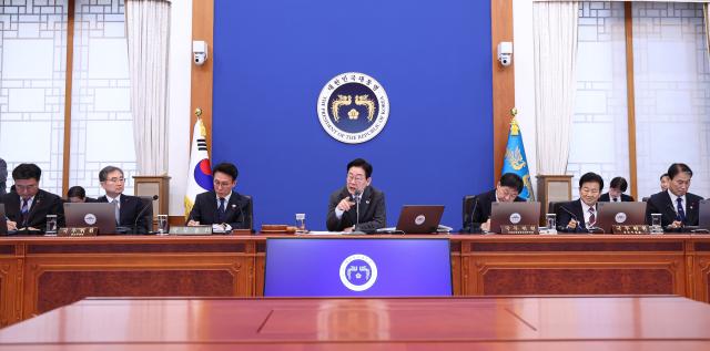 이재명 대통령이 20일 청와대에서 열린 제2회 국무회의를 주재하고 있다 사진연합뉴스
