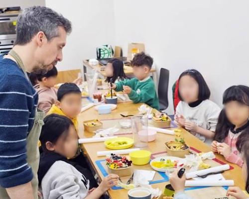 지난 18일 갤러리아 센터시티에서 열린 데스파파예 키즈 영어 쿠킹클래스 현장 사진 사진한화갤러리아