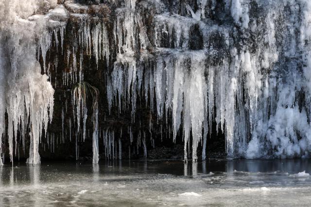 An artificial waterfall along Hongjecheon Stream in Seodaemun-gu Seoul is frozen on the afternoon of Jan 20 2026 AJP Yoo Na-hyun