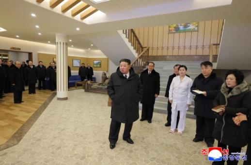 金正恩出席温堡劳动者休养所竣工典礼