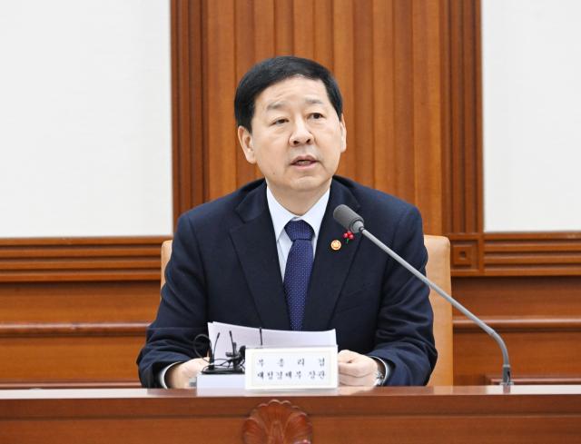 구윤철 부총리 겸 재정경제부 장관이 1월 21일 서울 종로구 정부서울청사에서 열린 경제관계장관회의를 주재 모두발언을 하고 있다
