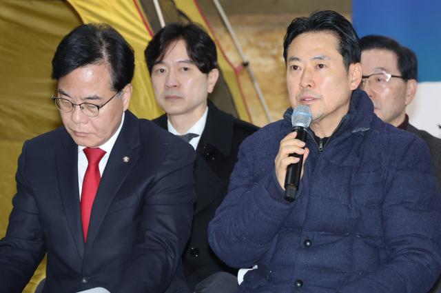 국민의힘 장동혁 대표가 지난 19일 서울 여의도 국회 로텐더홀에서 열린 최고위원회의에서 발언하고 있다사진연합뉴스