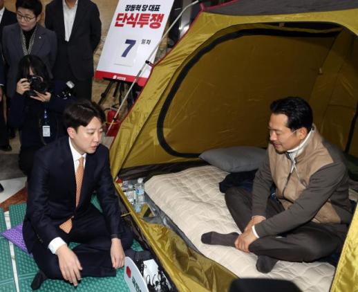 7일째 단식 장동혁 만난 이준석...통일교·공천헌금 특검 공조 본격화