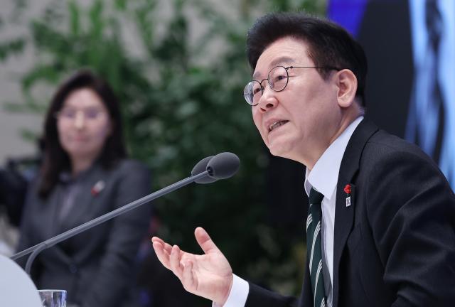 이재명 대통령이 21일 청와대 영빈관에서 열린 신년기자회견에서 발언하고 있다사진연합뉴스