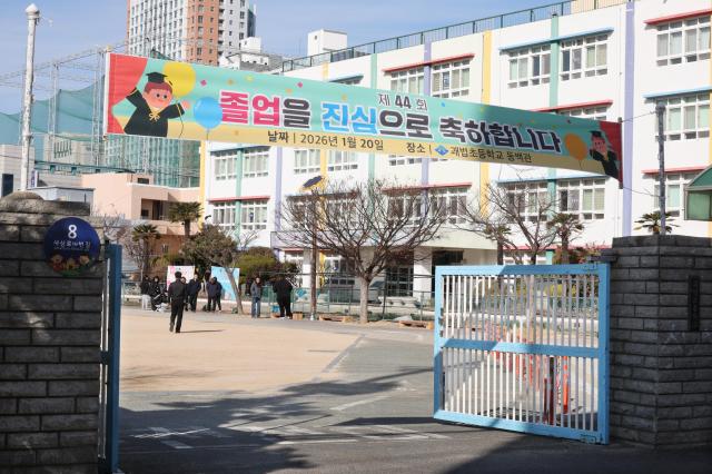 Gwabeop Elementary School in Sasang-gu Busan held its final graduation ceremony on Jan 20 The 44th and final ceremony included a graduation for eight last graduates followed by a farewell ceremony for current students Yonhap