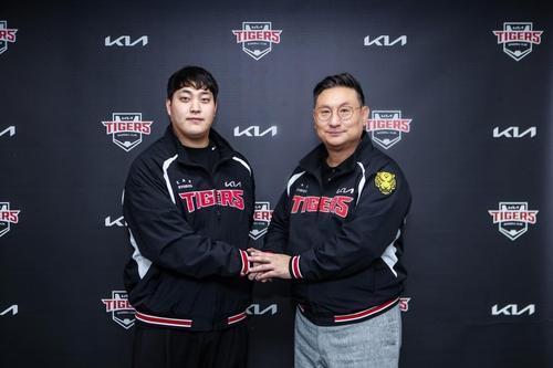 최형우·박찬호 잃자 풀베팅…KIA, 조상우 잡고, 김범수→홍건희까지 투수진 싹쓸이