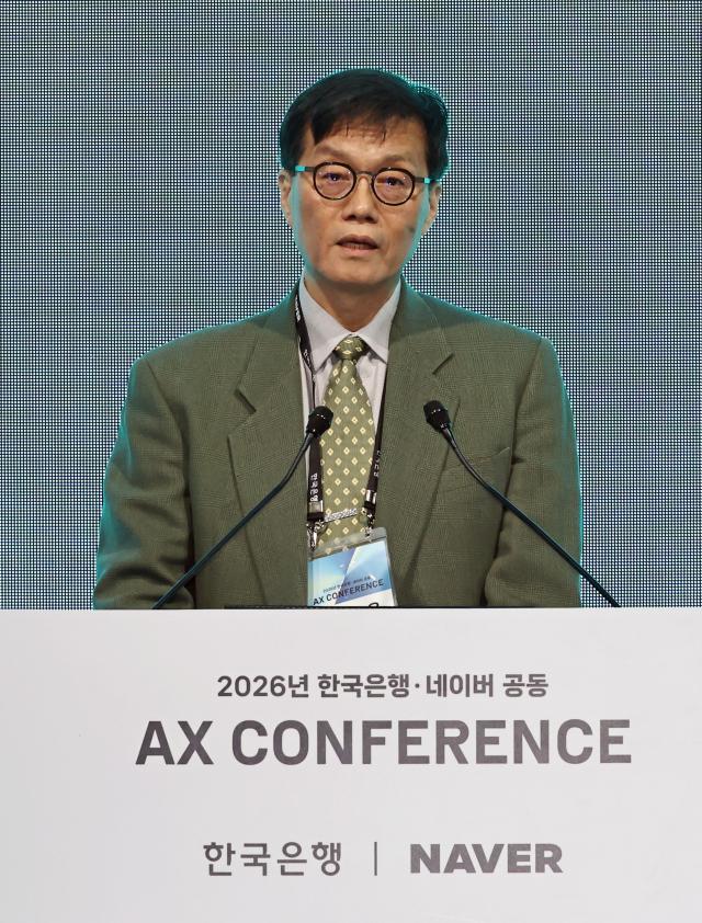 이창용 한국은행 총재가 21일 서울 중구 한국은행 콘퍼런스홀에서 열린 2026 한국은행ㆍ네이버 공동 AX 콘퍼런스에서 환영사를 하고 있다 연합뉴스