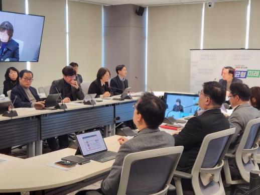 임태희 교육감, 업무보고 판 바꾸다...최첨단 기기 활용해 시공간 제약 없애