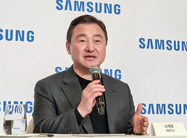 노태문 삼성전자 DX부문장사장이 지난 5일현지 시간 미국 라스베이거스에셔 열린 CES 2026에서 삼성전자의 AI 비전과 투자 전략을 밝히고 있다 사진삼성전자