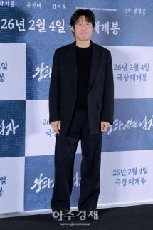 [포토] 포즈 취하는 유해진 (왕과 사는 남자 언론시사회)