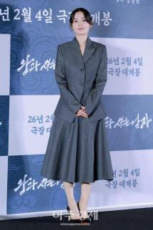 [포토] 포즈 취하는 전미도 (왕과 사는 남자 언론시사회)