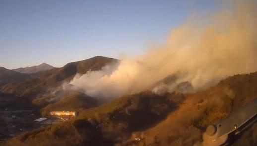 광양 산불, 야간 진화 체제로…윤호중 장관 총력 대응 지시