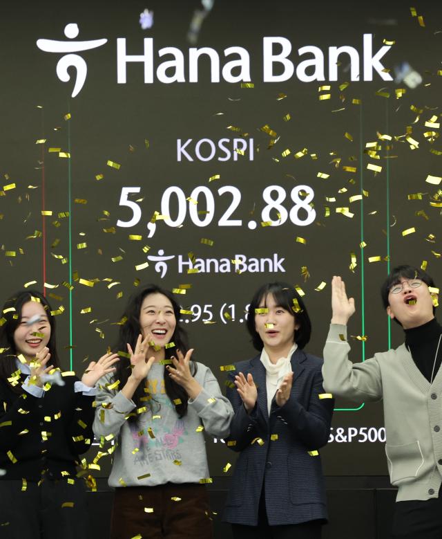 코스피, 역사상 첫 오천피 돌파…폭풍매수 동학개미 견인