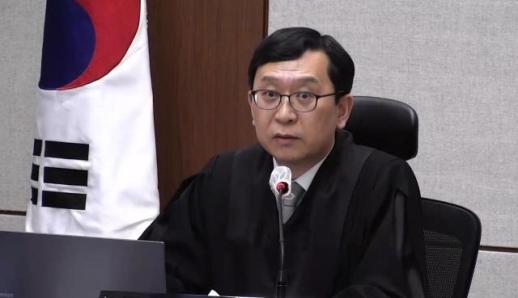 [권규홍의 리걸마인드] 한덕수 23년 때린 이진관 재판장...박성재·최상목도 중형 내릴까
