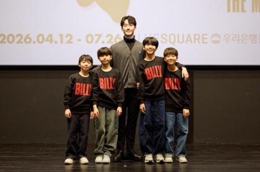 빌리 엘리어트 꿈이 현실로…1대 빌리와 4대 빌리의 만남 